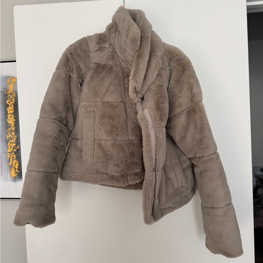 Abercrombie & fitch gray faux fur mini puffer cropped jacket size XS - Picture 2 of 3